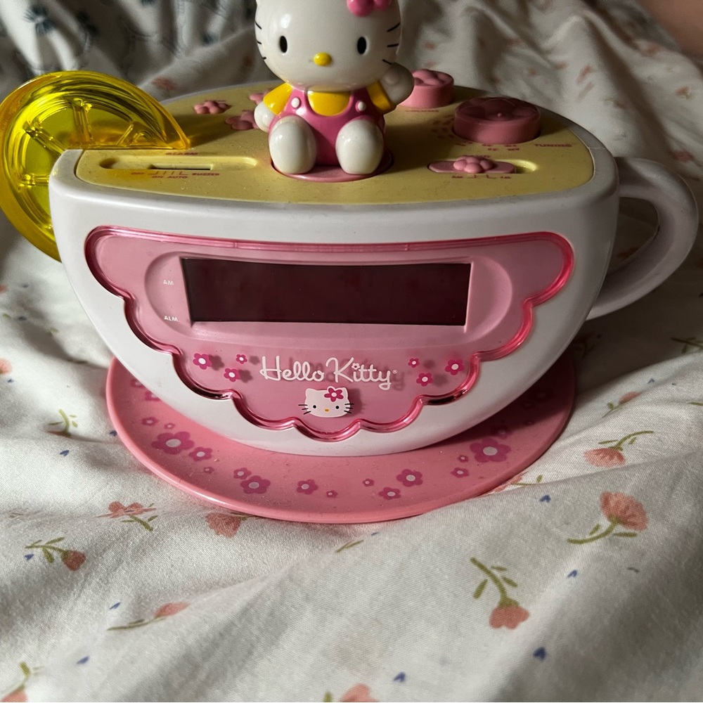 Hello kitty teacup lamp